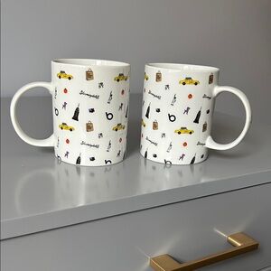 NWT Bloomingdale's White Set of 2 Mugs with New York Icons